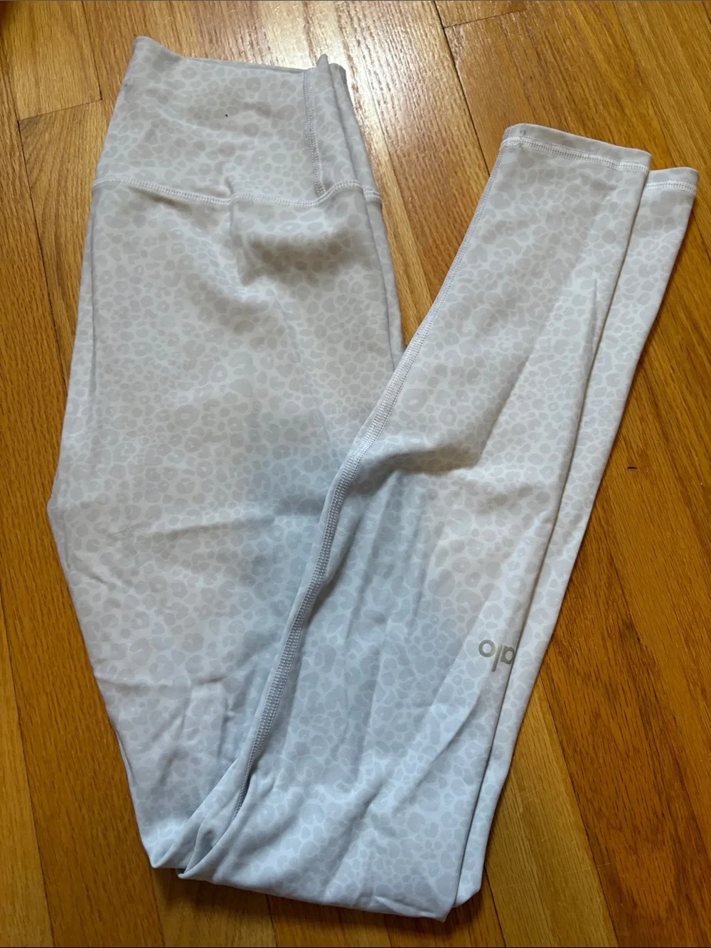 ALO Yoga Light Gray Leopard Print Leggings